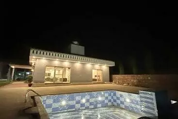 Farm & Pool Party 2 Acre For Parties With 2 Rooms & Bonfire