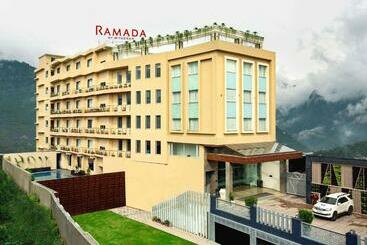 Hotel Ramada By Wyndham Katra Station Road