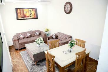 Ferienwohnungen Fortune Home Service Apartment 3bhk,e 28 Saket 1b
