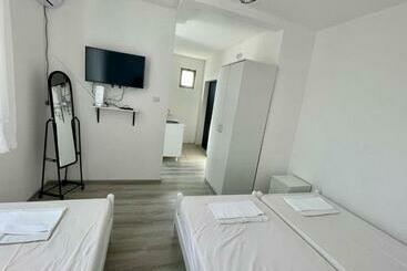 بنسيون White Apartments