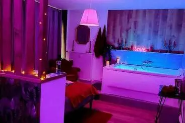 ツーリストアパートメント Superbe Appartement Colmar Avec Vue Et Jacuzzi