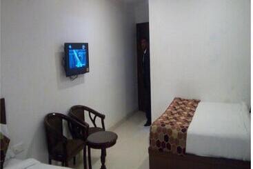 Hotel Delux Plaza By Wb Inn