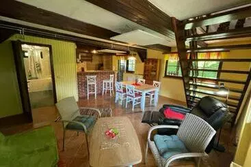 آپارتمان‌های توریست‌ها Mr. Bens Cottage