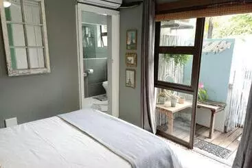 Majatalo Driftwood Suite, Villa Roc Guesthouse, Salt Rock Ballito, No Loadshedding