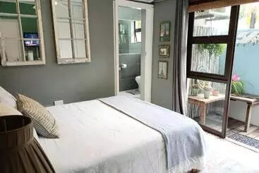 Majatalo Driftwood Suite, Villa Roc Guesthouse, Salt Rock Ballito, No Loadshedding