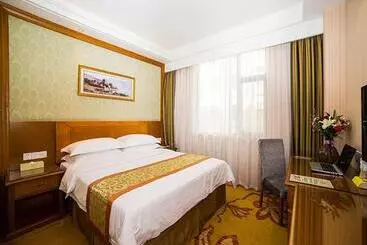 Vienna Hotel Shandong Yantao Golden Beach Taishan Road
