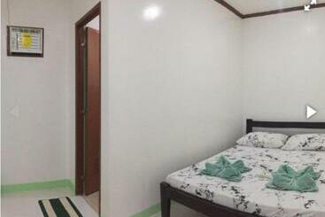 מלון כמוסות Malunggay S Inn