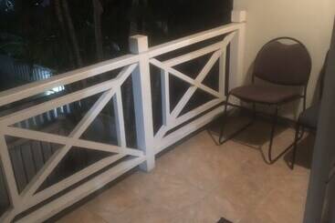 آپارتمانهای توریستها Finest Accommodation Renfrew Place 1 Bedroom Apt # 42 New Kgn 4 12 Renfrew Rd