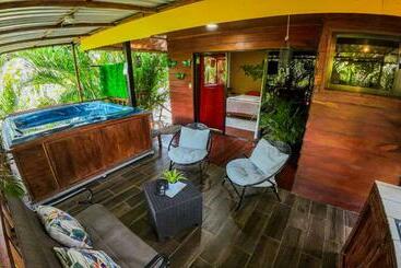 アパートホテル Bungalows Las Iguanas Arenal Volcano