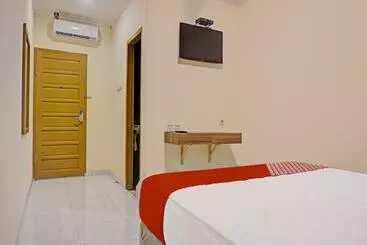 Collection O 91414 Hotel Marina Beach