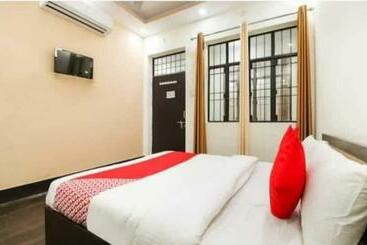 Hotell Oyo 90180 Jk Guest House