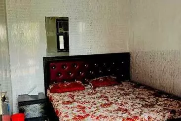 Hotel Pop Om Satguru Vaishno