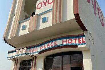 فندق Oyo 90574 Raj Palace