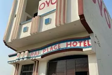 Hotelli Oyo 90574  Raj Palace