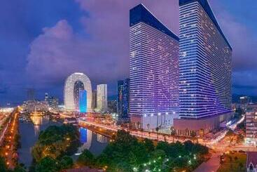 アパートホテル Orbi City Hotel With Sea View