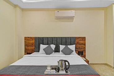 Townhouse Hotel Md Star