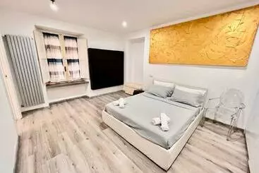 Pisos turísticos [abstract House] Design Home In Center Of Turin