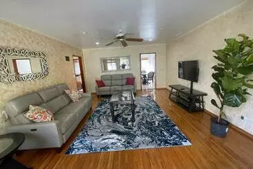 آپارتمان‌های توریست‌ها Condo Near Beach Sm