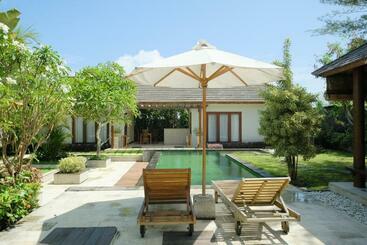 膳宿费 Dinar Hills Ungasan