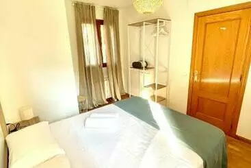 Turistihuoneistot Acogedor Piso En Sort Con Piscina