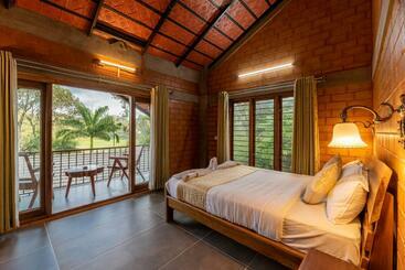 Bed and Breakfast Pansy, Scenic 1 Br Cottage With Pool By Roamhome