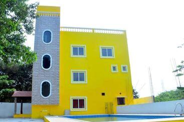 Hotel Sri Saveraa Residency