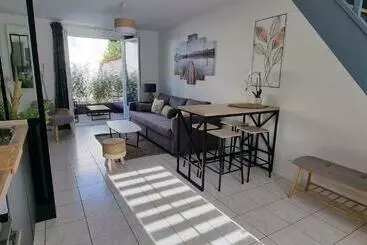 Pisos turísticos En Hyper Centre, Logement Climatisé Entièrement Rénové! Netflix   Amazon Prime   Terrasse   Le Natur