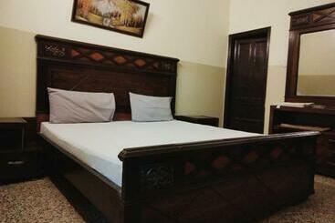 پانسیون Four Season 1 Airport Guest House