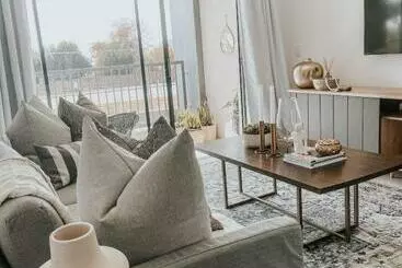 ツーリストアパートメント Brand New, Elegant 1bed Apt With Power Back Up, Wi Fi, Pool & Gym Fourways, Sandton