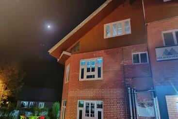 Hotel Kolahoi Heights Guest House