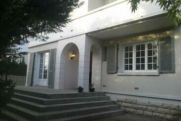 דירות לתיירים House Outskirts Of Paris