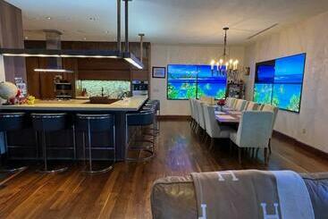 Жильё для туристов Lux Mansion Btw Beach Airport Dwnt Water View Terc