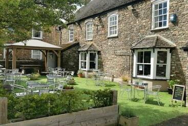 ベッドアンドブレックファースト The Poacher Pub