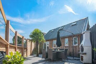 ツーリストアパートメント Gezellig Vakantiehuis In Wolphaartsdijk Bij Het Veerse Meer