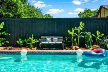 پانسیون Dallas Oak Lawn Oasis W/ Private Pool, Hot Tub