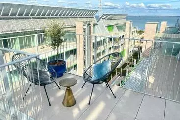 آپارتمان‌های توریست‌ها Penthouse With Stunning River Views