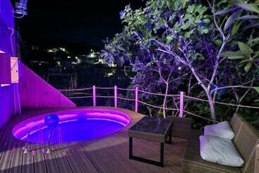 Apartamenty turystyczne Aprosmeno Jacuzzi House 3 With Private Pool