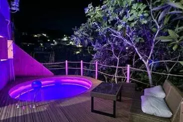Vakantie-appartementen Aprosmeno Jacuzzi House 3 With Private Pool