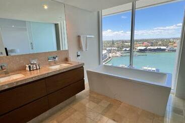 شقق خاصة سياحية Bayview 705