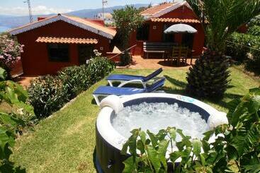 Vakantie-appartementen Home2book Serene Retreat Isabel, Jacuzzi & Garden