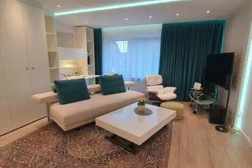 ツーリストアパートメント Condoliving Coburg