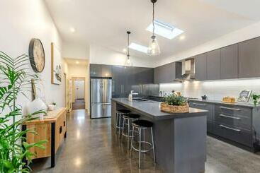 ツーリストアパートメント Dianas Place