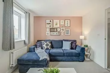 آپارتمان‌های توریست‌ها Stunning Family Friendly Home   Free Parking