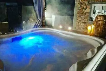 Turistihuoneistot L Antre Deux Pierres, Charme,, Jacuzzi, Braséro, Planche Apéritive