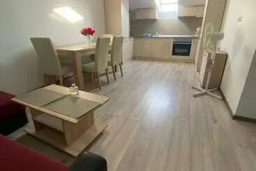 ツーリストアパートメント Yann Residence 2