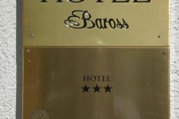 ホテル Baross