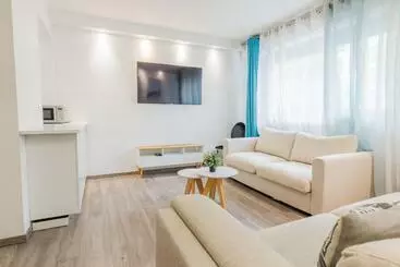 ツーリストアパートメント Lovely Apartment   2br   6p   Levallois Perret