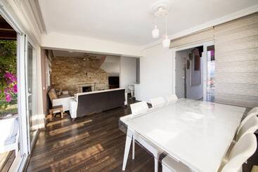 ツーリストアパートメント House With Amazing Sea View And Pool In Gumusluk