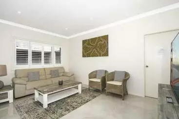 ツーリストアパートメント Coastline Retreat   Booker Bay