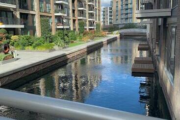 Жильё для туристов Chelsea Riverside Morden, Chic One Bed